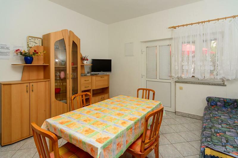 Esad Apartman Kornic