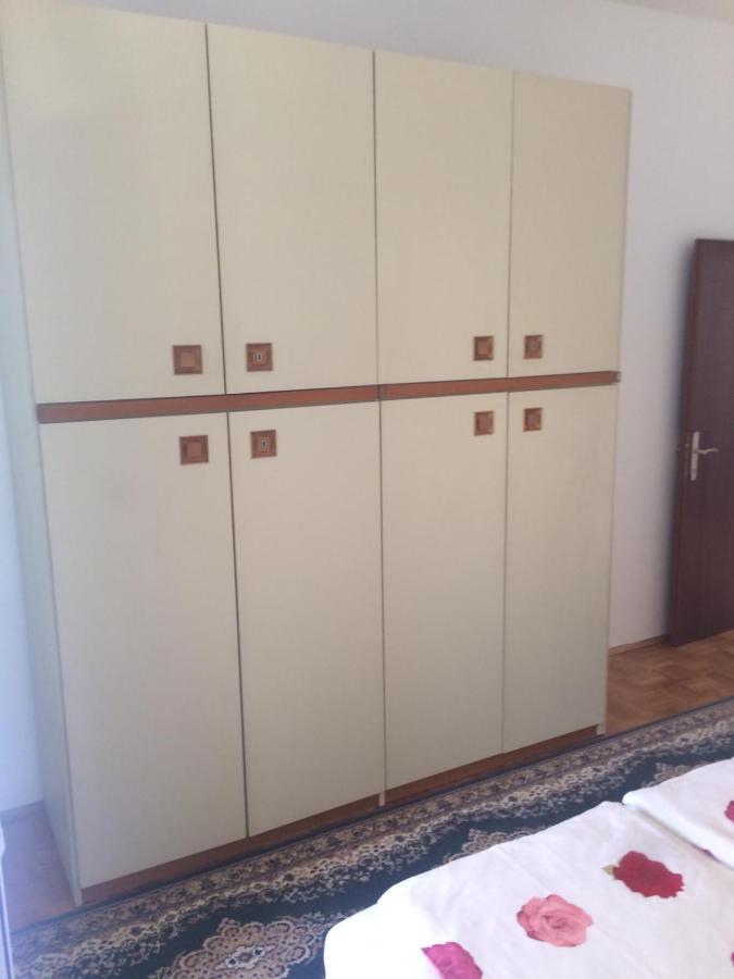 Apartman Esad *