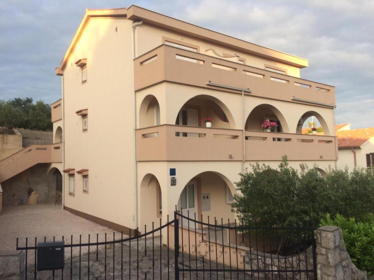 Apartman Esad *